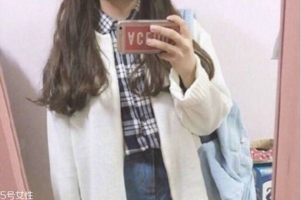 微卷長發(fā)發(fā)型 女生微卷長發(fā)圖片 微卷長發(fā)發(fā)型 女生微卷長發(fā)圖片