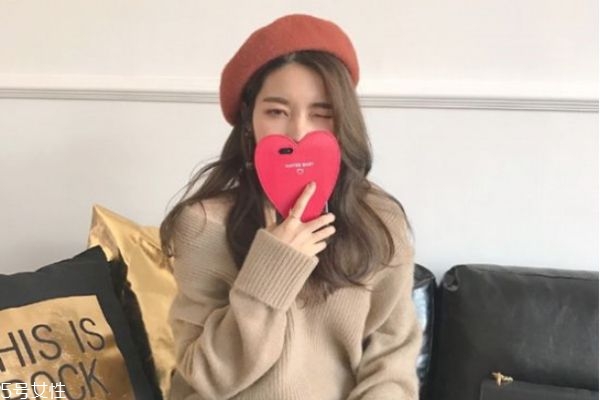 微卷長發(fā)發(fā)型 女生微卷長發(fā)圖片 微卷長發(fā)發(fā)型 女生微卷長發(fā)圖片