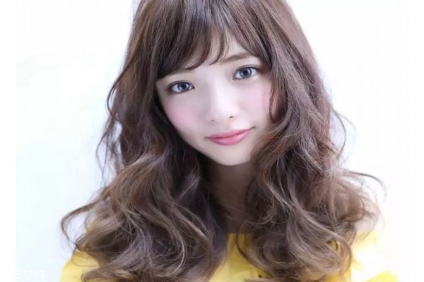 好看的長(zhǎng)卷發(fā)發(fā)型圖片 蛋糕卷發(fā)型 好看的長(zhǎng)卷發(fā)發(fā)型圖片 蛋糕卷發(fā)型