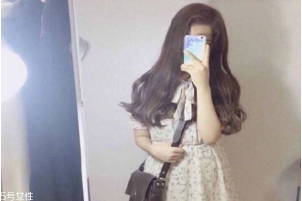 微卷長發(fā)發(fā)型 女生微卷長發(fā)圖片 微卷長發(fā)發(fā)型 女生微卷長發(fā)圖片