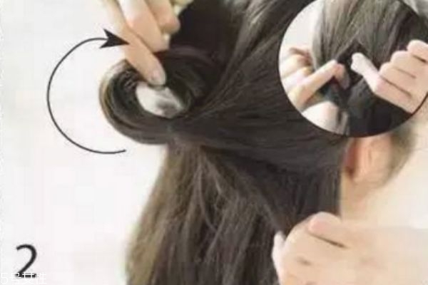 長(zhǎng)卷發(fā)怎么編發(fā)好看 長(zhǎng)卷發(fā)扎發(fā)教程 長(zhǎng)卷發(fā)怎么編發(fā)好看 長(zhǎng)卷發(fā)扎發(fā)教程