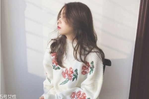 微卷長發(fā)發(fā)型 女生微卷長發(fā)圖片 微卷長發(fā)發(fā)型 女生微卷長發(fā)圖片