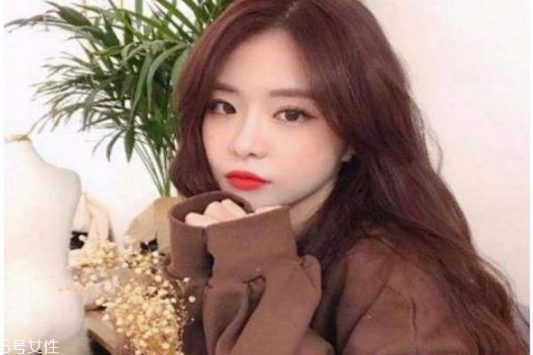 微卷長發(fā)發(fā)型 女生微卷長發(fā)圖片 微卷長發(fā)發(fā)型 女生微卷長發(fā)圖片