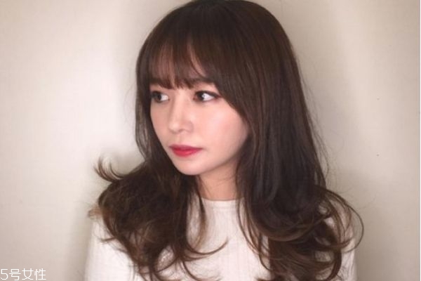 微卷長發(fā)發(fā)型 女生微卷長發(fā)圖片 微卷長發(fā)發(fā)型 女生微卷長發(fā)圖片