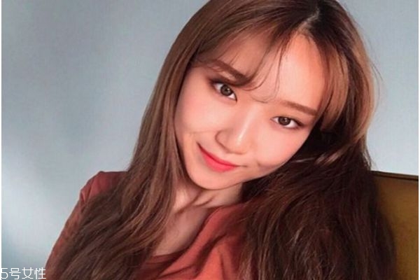 微卷長發(fā)發(fā)型 女生微卷長發(fā)圖片 微卷長發(fā)發(fā)型 女生微卷長發(fā)圖片