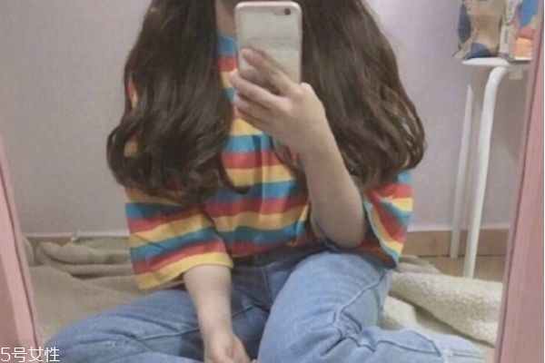 微卷長發(fā)發(fā)型 女生微卷長發(fā)圖片 微卷長發(fā)發(fā)型 女生微卷長發(fā)圖片