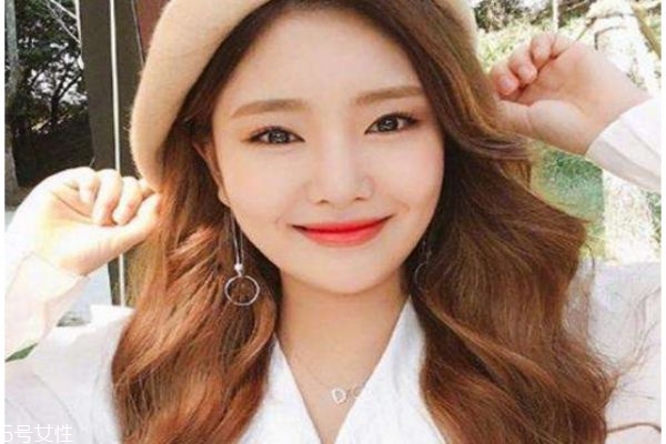 好看的長(zhǎng)卷發(fā)發(fā)型圖片 蛋糕卷發(fā)型 好看的長(zhǎng)卷發(fā)發(fā)型圖片 蛋糕卷發(fā)型