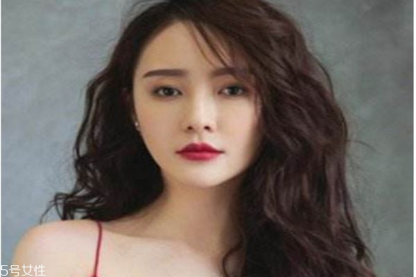 好看的長(zhǎng)卷發(fā)發(fā)型圖片 蛋糕卷發(fā)型 好看的長(zhǎng)卷發(fā)發(fā)型圖片 蛋糕卷發(fā)型