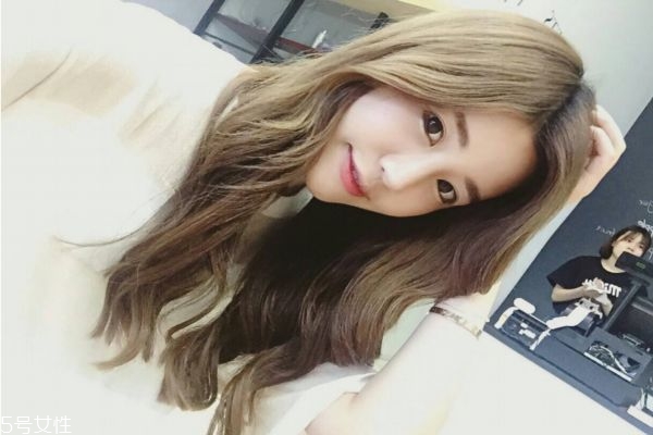 寬臉適合什么發(fā)型 寬臉女生適合的發(fā)型 寬臉適合什么發(fā)型 寬臉女生適合的發(fā)型