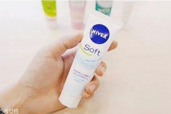 什么護手霜最補水 哪種護手霜最滋潤 什么護手霜最補水 哪種護手霜最滋潤