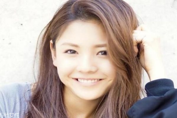 長寬臉適合什么發(fā)型 長寬臉女生適合的發(fā)型 長寬臉適合什么發(fā)型 長寬臉女生適合的發(fā)型