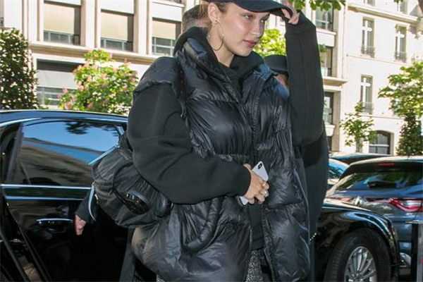 羽絨背心如何搭配 這樣更有時(shí)尚感 羽絨背心如何搭配 這樣更有時(shí)尚感