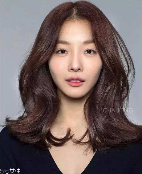 長寬臉適合什么發(fā)型 長寬臉女生適合的發(fā)型 長寬臉適合什么發(fā)型 長寬臉女生適合的發(fā)型