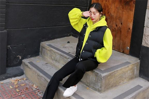 羽絨背心里面配什么衣服 溫暖和風(fēng)度并存 羽絨背心里面配什么衣服 溫暖和風(fēng)度并存