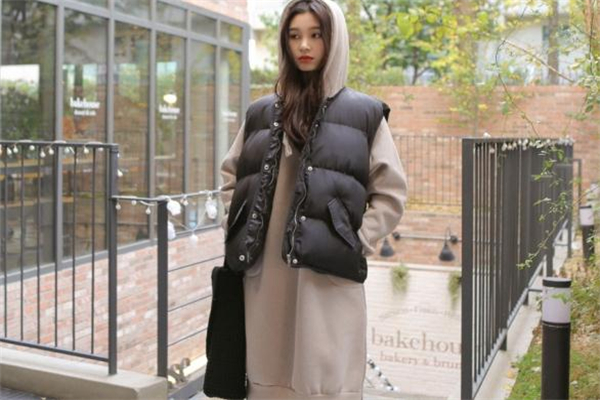 羽絨背心里面配什么衣服 溫暖和風(fēng)度并存 羽絨背心里面配什么衣服 溫暖和風(fēng)度并存