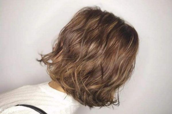 2019年流行什么卷發(fā) 2019年流行的長發(fā)波浪卷 2019年流行什么卷發(fā) 2019年流行的長發(fā)波浪卷