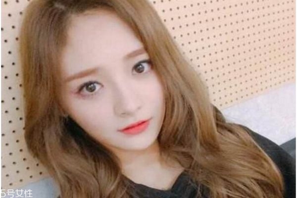 2019年流行什么卷發(fā) 2019年流行的長發(fā)波浪卷 2019年流行什么卷發(fā) 2019年流行的長發(fā)波浪卷