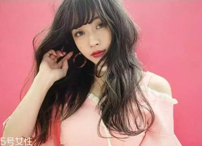 2019年流行什么卷發(fā) 2019年流行的長發(fā)波浪卷 2019年流行什么卷發(fā) 2019年流行的長發(fā)波浪卷