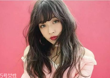 2019年流行什么卷發(fā) 2019年流行的長發(fā)波浪卷 2019年流行什么卷發(fā) 2019年流行的長發(fā)波浪卷