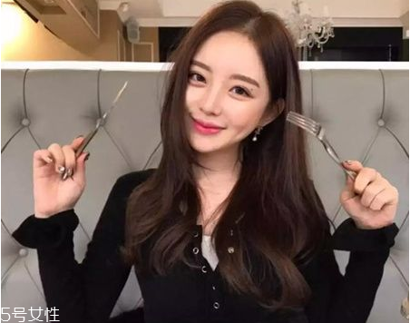 2019年流行什么卷發(fā) 2019年流行的長發(fā)波浪卷 2019年流行什么卷發(fā) 2019年流行的長發(fā)波浪卷