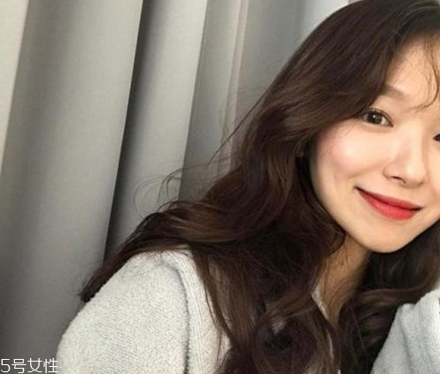 2019年流行什么卷發(fā) 2019年流行的長發(fā)波浪卷 2019年流行什么卷發(fā) 2019年流行的長發(fā)波浪卷