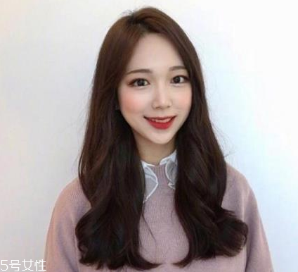 2019年流行什么卷發(fā) 2019年流行的長發(fā)波浪卷 2019年流行什么卷發(fā) 2019年流行的長發(fā)波浪卷