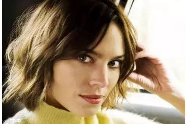 長寬臉適合什么發(fā)型 長寬臉女生適合的發(fā)型 長寬臉適合什么發(fā)型 長寬臉女生適合的發(fā)型