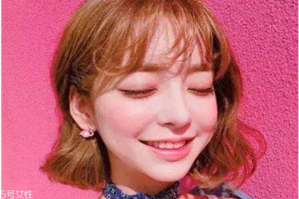 長寬臉適合什么發(fā)型 長寬臉女生適合的發(fā)型 長寬臉適合什么發(fā)型 長寬臉女生適合的發(fā)型