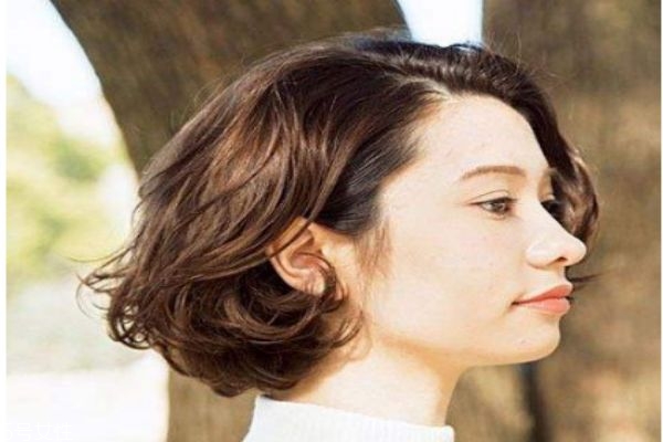 寬臉適合什么發(fā)型 寬臉女生適合的發(fā)型 寬臉適合什么發(fā)型 寬臉女生適合的發(fā)型