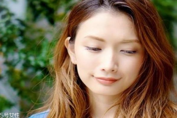 長寬臉適合什么發(fā)型 長寬臉女生適合的發(fā)型 長寬臉適合什么發(fā)型 長寬臉女生適合的發(fā)型