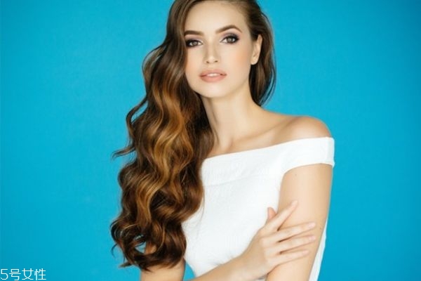 長寬臉適合什么發(fā)型 長寬臉女生適合的發(fā)型 長寬臉適合什么發(fā)型 長寬臉女生適合的發(fā)型