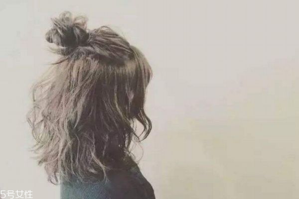 2019年流行什么卷發(fā) 2019年流行的長發(fā)波浪卷 2019年流行什么卷發(fā) 2019年流行的長發(fā)波浪卷