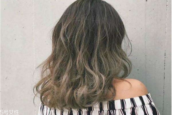 2019年流行什么卷發(fā) 2019年流行的長發(fā)波浪卷 2019年流行什么卷發(fā) 2019年流行的長發(fā)波浪卷
