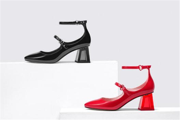 2019小ck情人節(jié)限定高跟鞋多少錢 價(jià)格很親民 2019小ck情人節(jié)限定高跟鞋多少錢 價(jià)格很親民
