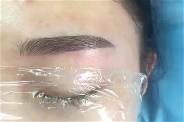 紋眉和繡眉的區(qū)別有哪些 紋眉和繡眉的區(qū)別有哪些