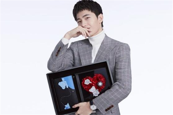 萬(wàn)寶龍roseonly情人節(jié)禮盒多少錢(qián) 楊洋同款手拿包 萬(wàn)寶龍roseonly情人節(jié)禮盒多少錢(qián) 楊洋同款手拿包