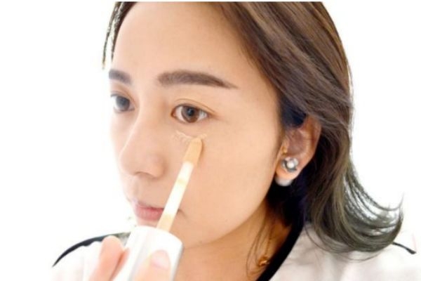 先涂遮瑕還是粉底液 遮瑕和粉底液的使用順序 先涂遮瑕還是粉底液 遮瑕和粉底液的使用順序