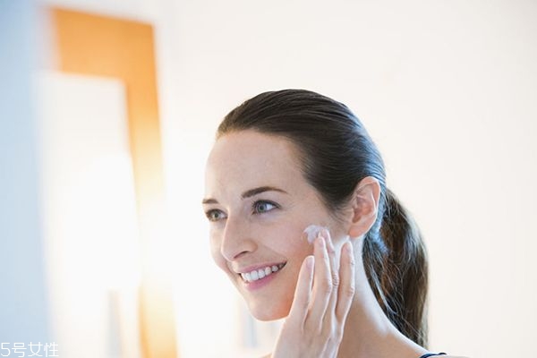 美白祛斑有哪些小竅門 美白祛斑小竅門 美白祛斑有哪些小竅門 美白祛斑小竅門