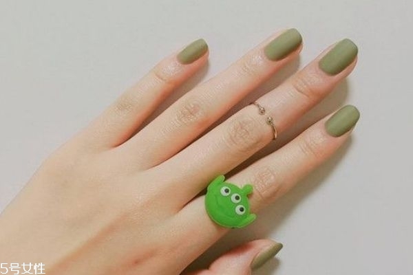 過年適合做什么美甲 get起來讓你做整條街最閃亮的妞 過年適合做什么美甲 get起來讓你做整條街最閃亮的妞