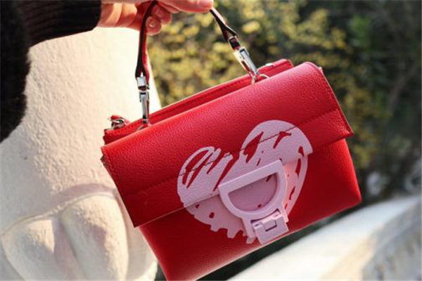 2019coccinelle情人節(jié)限定包包價(jià)格 浪漫涂鴉愛(ài)心 2019coccinelle情人節(jié)限定包包價(jià)格 浪漫涂鴉愛(ài)心