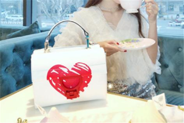 2019coccinelle情人節(jié)限定包包價(jià)格 浪漫涂鴉愛(ài)心 2019coccinelle情人節(jié)限定包包價(jià)格 浪漫涂鴉愛(ài)心