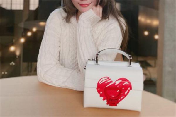 2019coccinelle情人節(jié)限定包包在哪買 愛(ài)的完美表達(dá)
