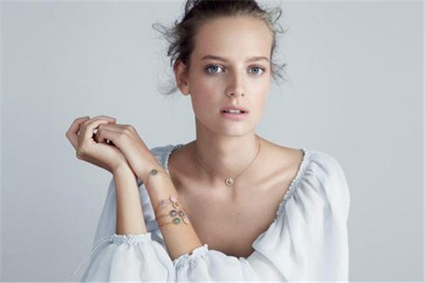 迪奧八芒星項鏈價格 氣質(zhì)珠寶系列 迪奧八芒星項鏈價格 氣質(zhì)珠寶系列