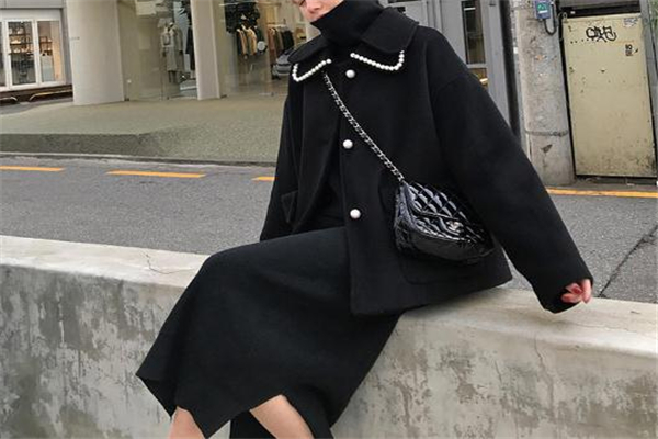 黑色大衣怎么搭配 輕松穿出紙片人 黑色大衣怎么搭配 輕松穿出紙片人