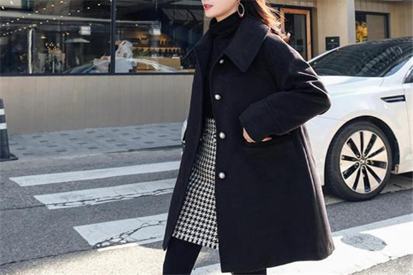 黑色大衣怎么搭配 輕松穿出紙片人 黑色大衣怎么搭配 輕松穿出紙片人