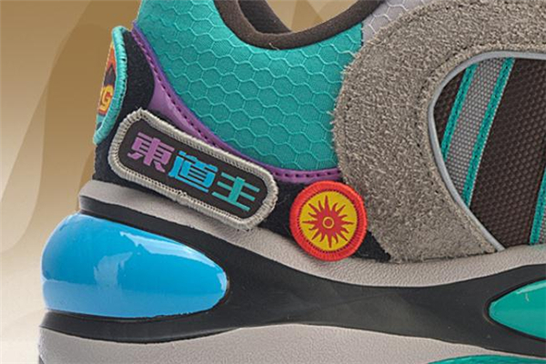 李寧2019紐約時裝周走秀款V8跑鞋價格 濃濃復(fù)古風(fēng) 李寧2019紐約時裝周走秀款V8跑鞋價格 濃濃復(fù)古風(fēng)