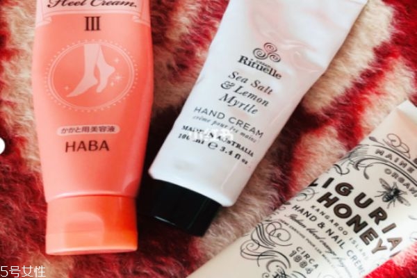 護手霜能當護腳霜用嗎 護腳霜和護手霜的區(qū)別 護手霜能當護腳霜用嗎 護腳霜和護手霜的區(qū)別