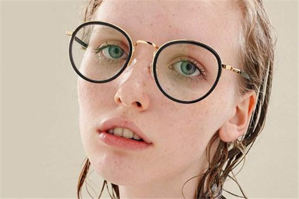 威古氏眼鏡怎么查真?zhèn)?認(rèn)準(zhǔn)防偽碼 威古氏眼鏡怎么查真?zhèn)?認(rèn)準(zhǔn)防偽碼