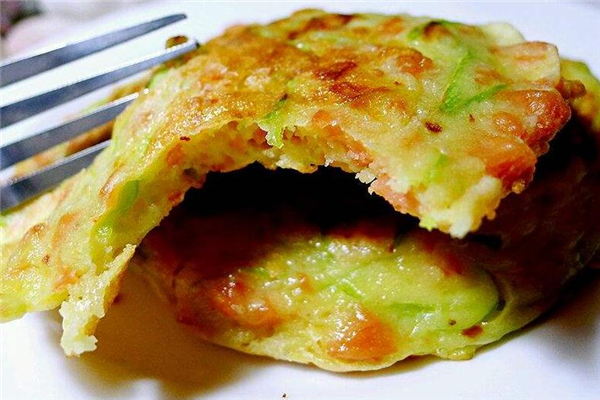 西葫蘆餅的家常做法 美味又營(yíng)養(yǎng) 西葫蘆餅的家常做法 美味又營(yíng)養(yǎng)