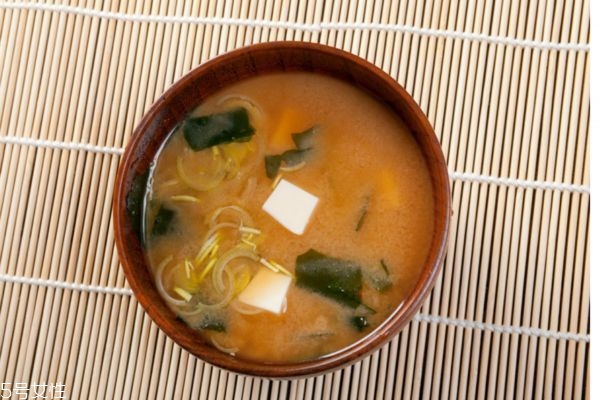 冬季失眠怎么辦 早上喝味噌湯 冬季失眠怎么辦 早上喝味噌湯